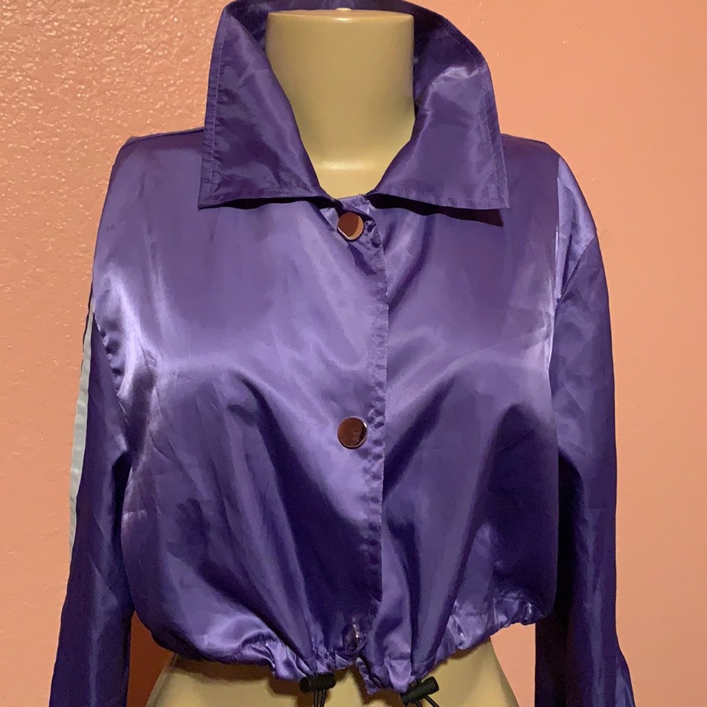 In Excellent Condition Cropped Top - Picture 2 of 7